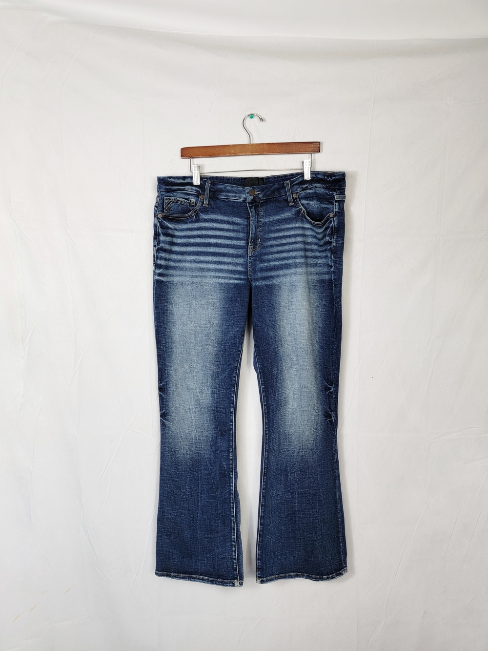 Women's Size 36 X  32 Buckle Black Bootcut Jeans
